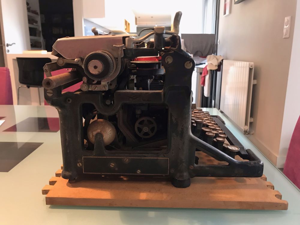 machine à écrire underwood 3 de profil