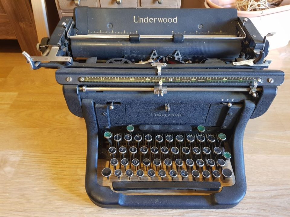 Machine à écrire Underwood Master informations et datage